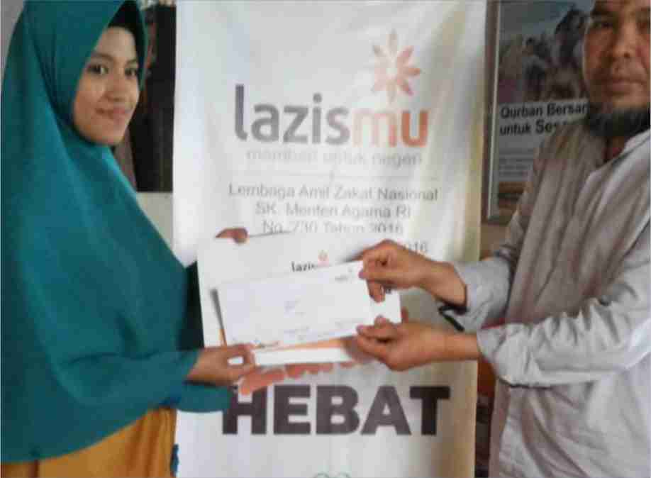 Cover Uswatul Hasanah Terima Beasiswa 1000 Sarjana, Mahasiswi Duafa yang Hafal Al-Qur’an