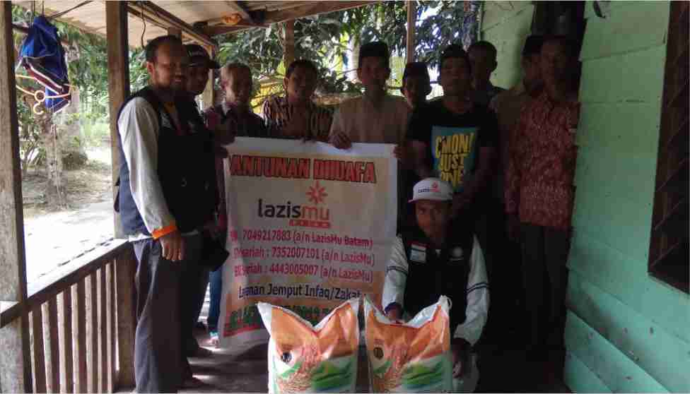 Cover Di Kampung Penurun 27 KK Terima Bantuan Sembako