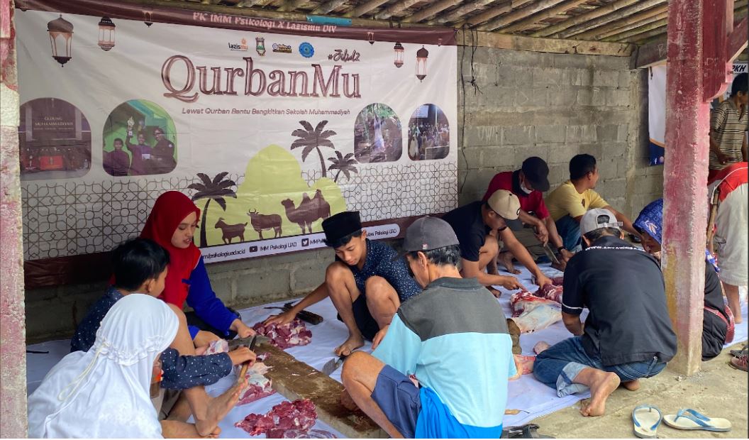 Cover IMM PSIKOLOGI UAD BERSAMA LAZISMU TEBAR QURBAN DI AUM PENDIDIKAN