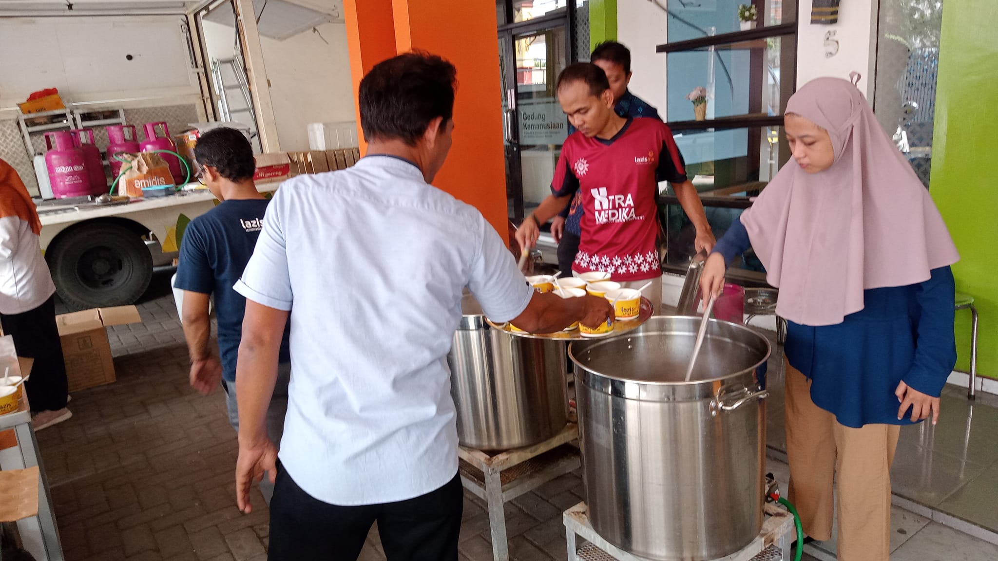 Cover RAYAKAN MILAD KE-21, LAZISMU BERBAGI BAKSO GRATIS