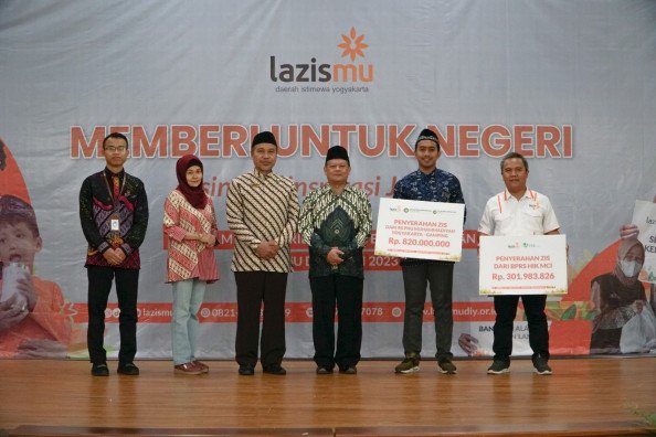 rs-pku-muhammadiyah-yogyakarta-dan-pt-bprs-hik-mci-amanahkan-dana-zis-11-miliar-rupiah-kepada-lazismu