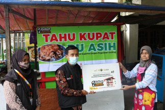 lazismu-solo-bersama-aisyiyah-salurkan-gerobak-untuk-penguatan-ekonomi