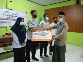 jelang-ramadhan-lazismu-sulawesi-selatan-salurkan-beasiswa-sang-surya