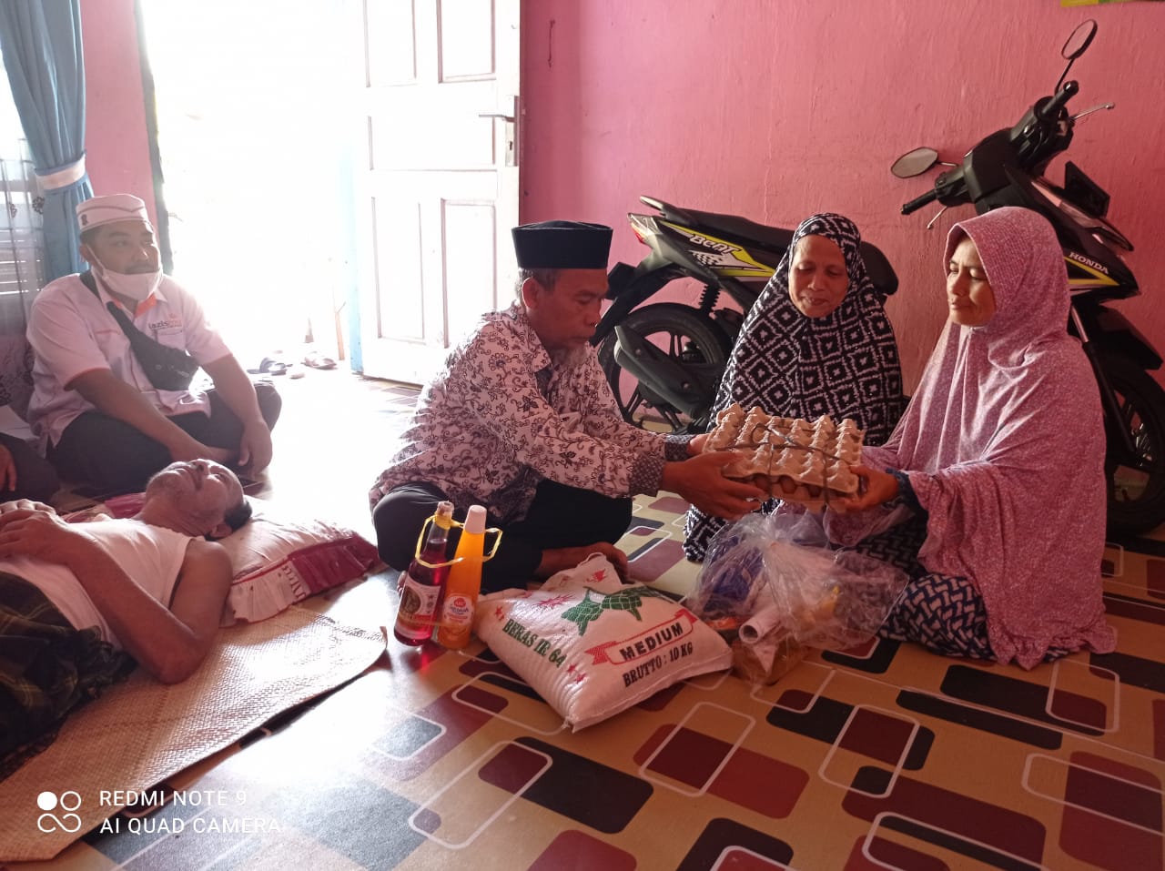 Cover Berbagi Kado Ramadhan, Lazismu Aceh Barat Salurkan Paket Sembako