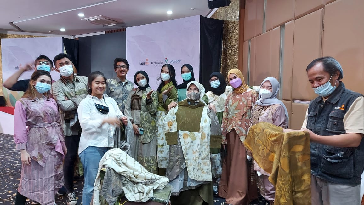 Cover Hybrid Fashion Show 2021 Ajang Unjuk Produk Ecoprint Ibu-ibu Hebat