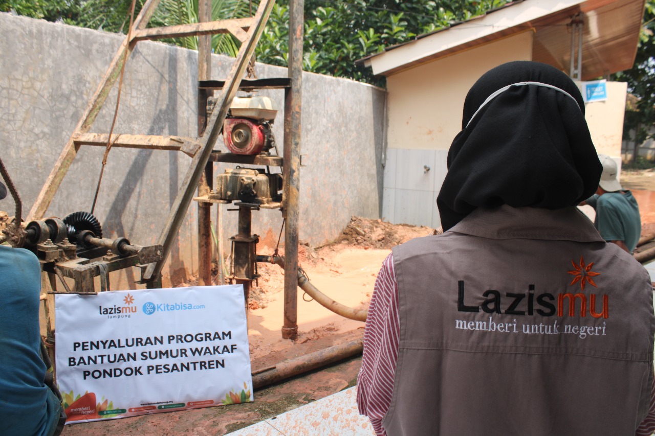 Cover SUMUR WAKAF LAZISMU, SOLUSI ATASI KEKERINGAN DI LINGKUNGAN PENDIDIKAN