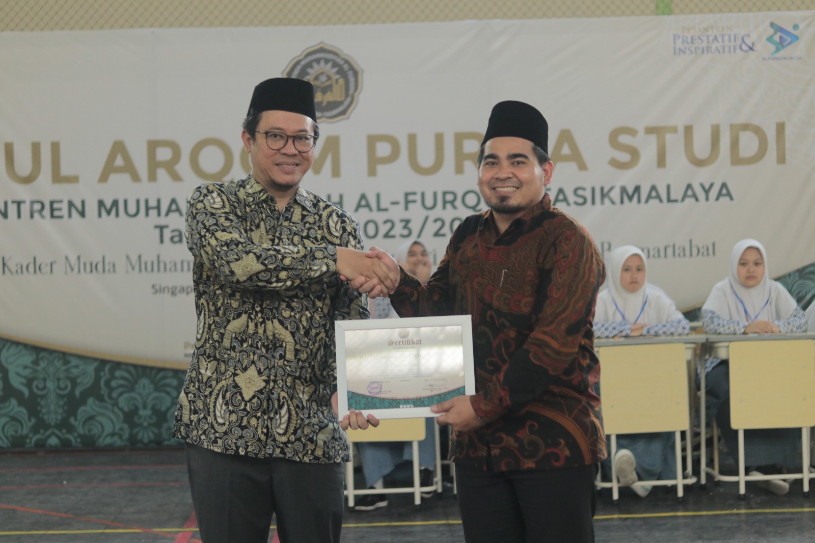 Cover KETUA BADAN PENGURUS LAZISMU PP MUHAMMADIYAH: SANTRI HARUS BISA BERDIASPORA