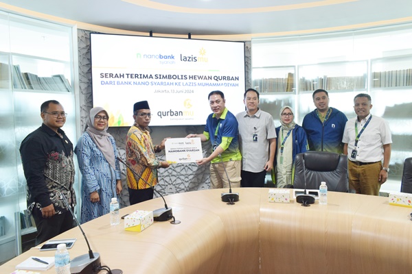 Cover Bank Nano Syariah Siap Bahagiakan Sesama, Serahkan Sapi 1 Ton ke Lazismu untuk Qurbanmu  