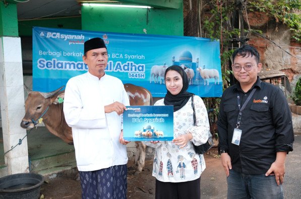 200-warga-terima-paket-donasi-qurbanmu-dari-lazismu-dan-bca-syariah