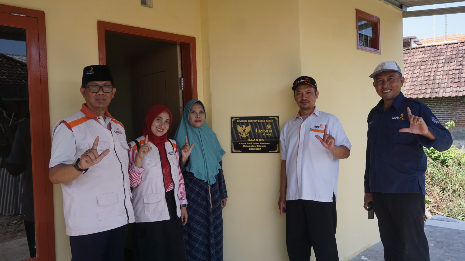 Cover Lazismu dan Baznas Sidoarjo Salurkan Program Bedah Rumah