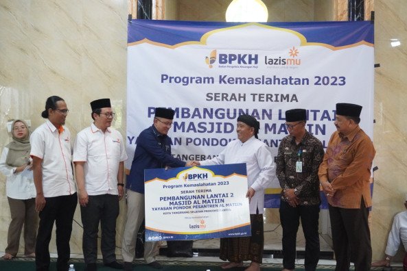 program-kemaslahatan-2023-lazismu-bpkh-serahterimakan-bantuan-pembangunan-lantai-2-masjid-al-matiin