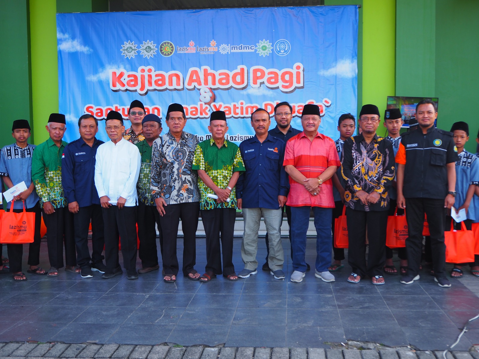 Cover Meriahkan Milad Ke-22, Lazismu Kota Madiun Salurkan Santunan Anak Yatim Di Kajian Ahad Pagi