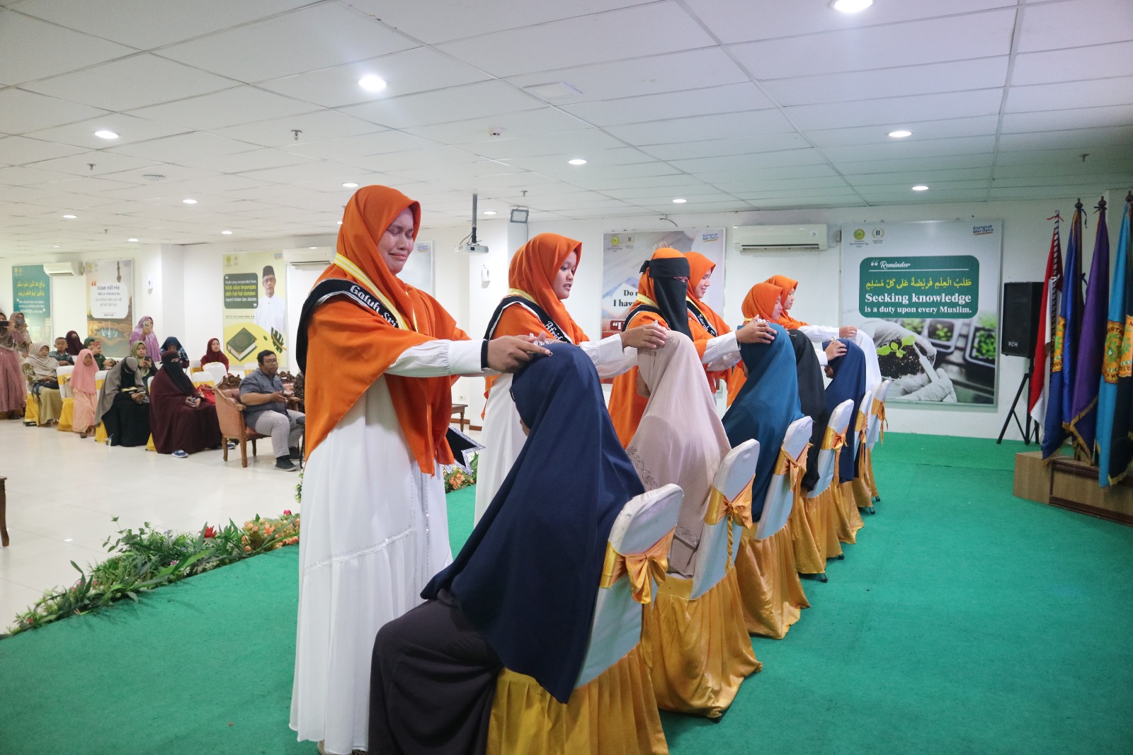 Cover Wisudakan Santriwati, Ini Ketiga Kalinya Pondok Tahfidz Quran Lazismu Kota Pekanbaru Tuntaskan Pembinaan Hafidzoh 