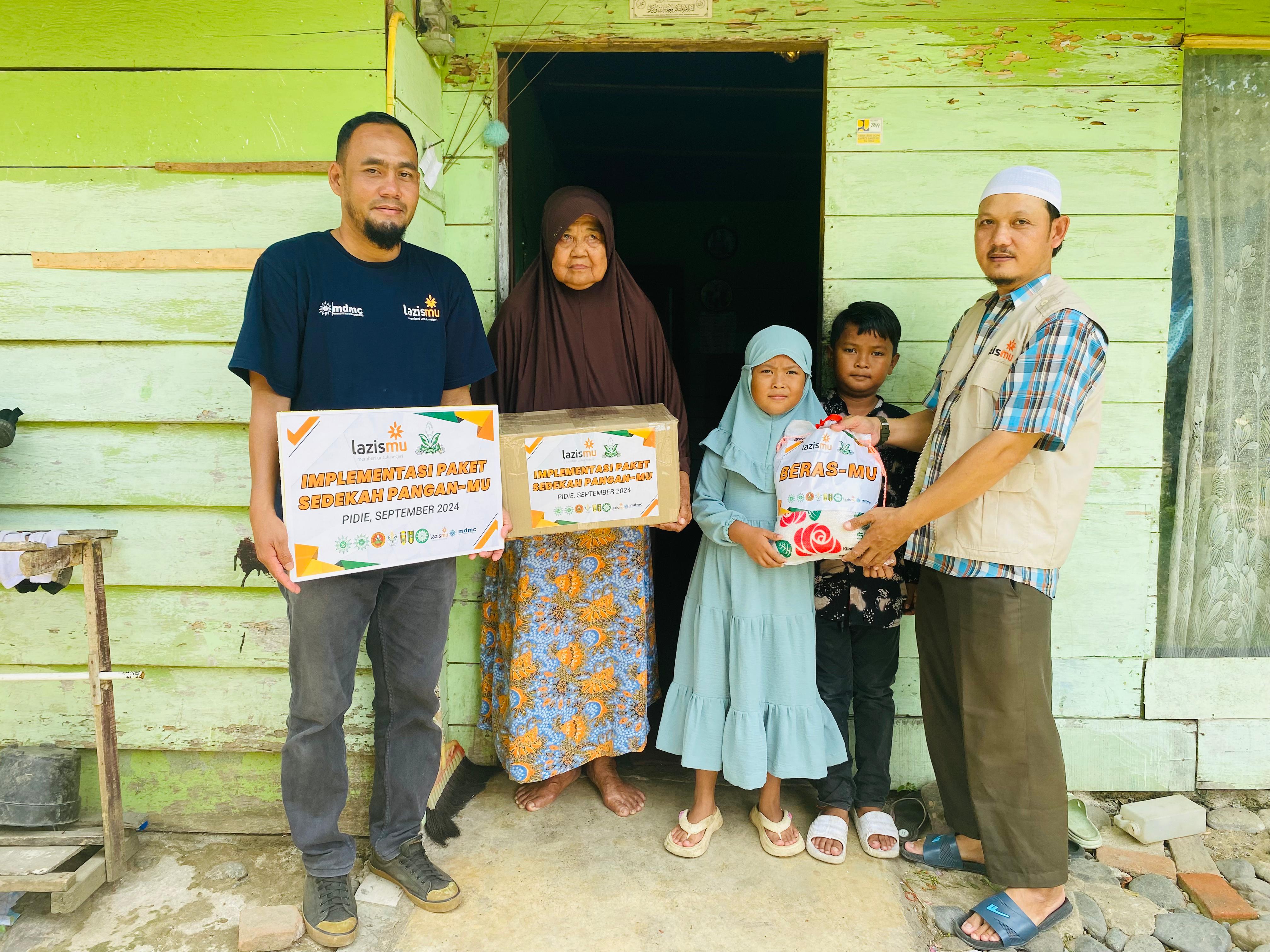 Cover Lazismu dan Pemuda Muhammadiyah Salurkan Paket Pangan