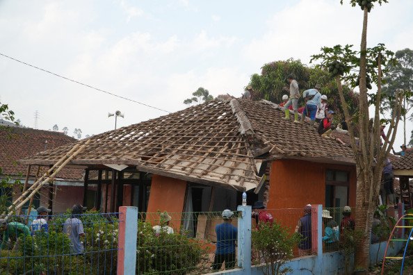 indonesia-siaga-lazismu-dan-mdmc-jabar-respons-cepat-bantu-korban-gempa-di-kabupaten-bandung-dan-garut