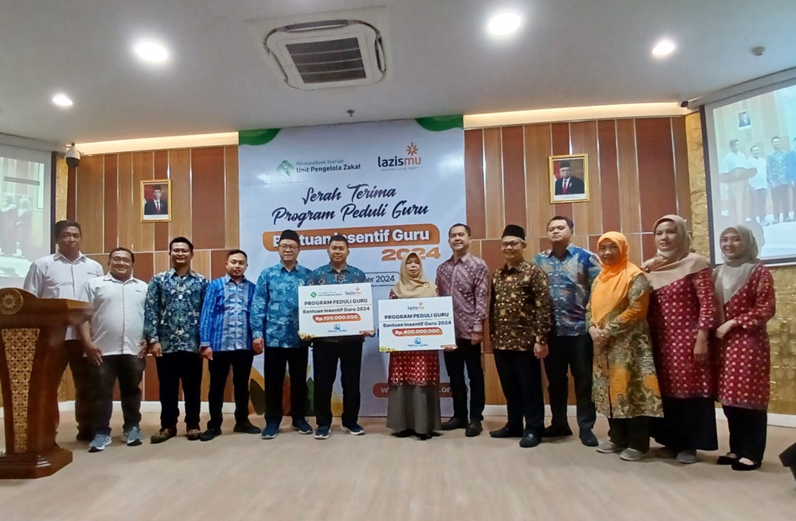 Cover 1000 Guru Honorer Peroleh Bantuan Program Peduli Guru, Kolaborasi Lazismu dan UPZ Permata Bank Syariah