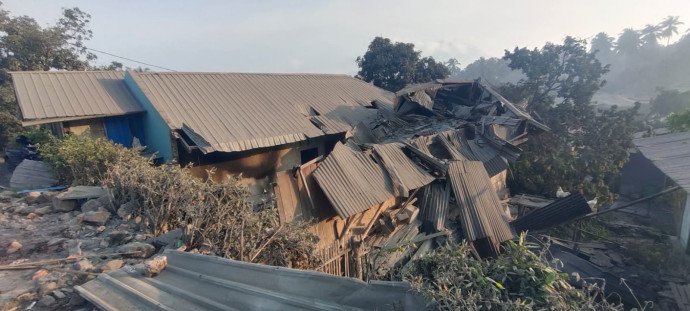 erupsi-gunung-lewotobi-laki-laki-lazismu-ajak-masyarakat-ringankan-beban-warga-flores-timur