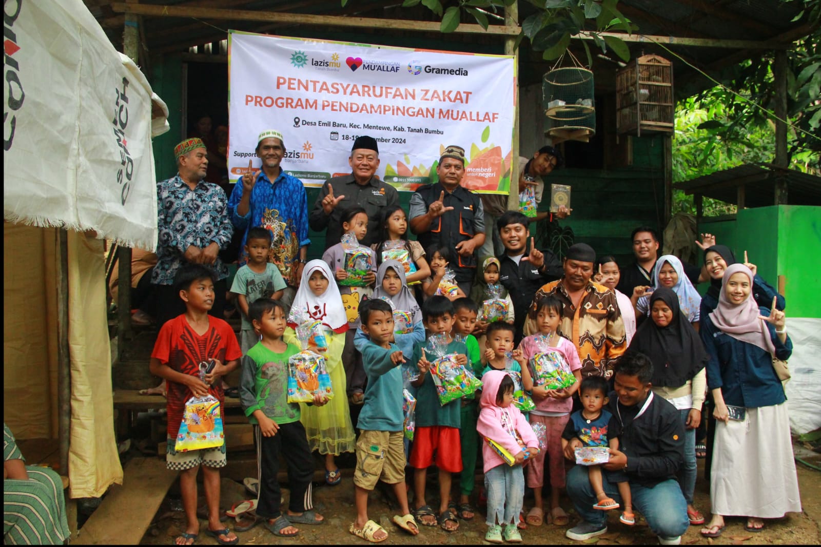 Cover Peduli Mualaf, Lazismu Bersinergi dengan Gramedia Salurkan Bantuan di Daerah Pelosok