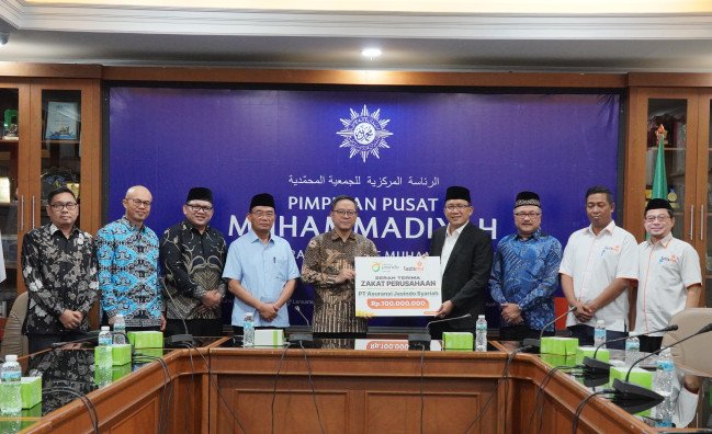 lazismu-terima-amanah-zakat-perusahaan-asuransi-jasindo-syariah-senilai-rp-100-juta