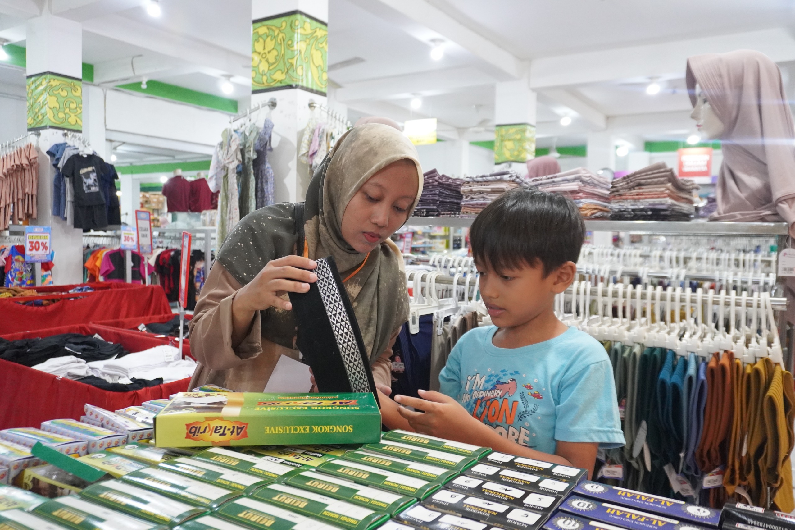 Cover Berbelanja Bareng Yatim dan Duafa, Lazismu Mantrijeron Kembali Ajak Berbagi Kebahagiaan 