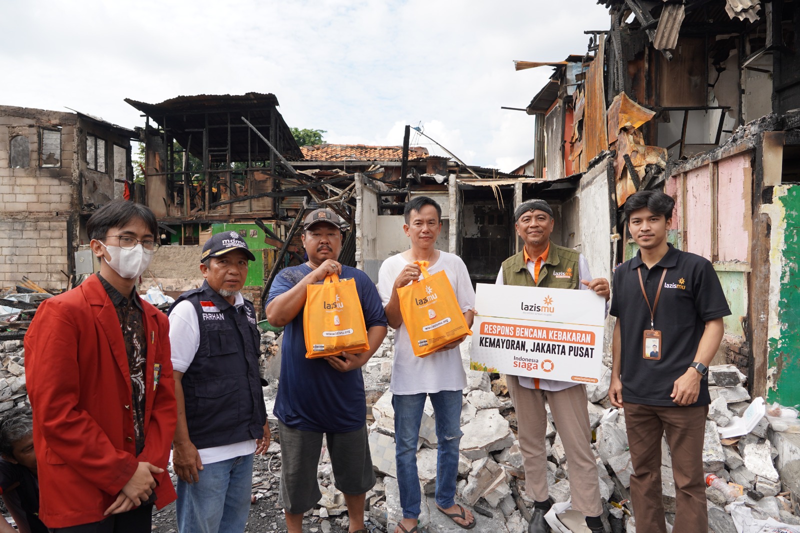 Lazismu Salurkan Bantuan Hygiene Kit dan Rendangmu untuk Korban Kebakaran Kemayoran