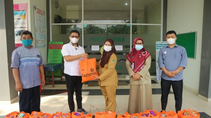 lazismu-banyumas-salurkan-rendangmu-untuk-nakes