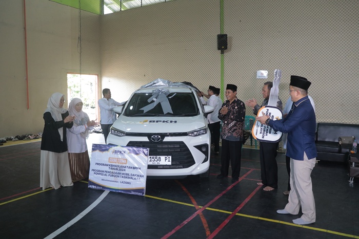 Cover BPKH dan Lazismu Serahkan Bantuan Program Kemaslahatan, Mobil Operasional Dakwah Untuk Ponpes Muhammadiyah Al-Furqon
