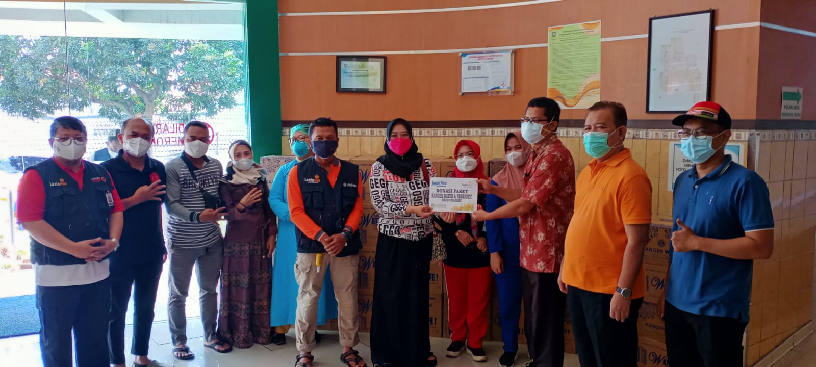 Cover Komunitas Kangen Water Bersama Lazismu Jawa Tengah Bantu Pasien Covid-19 dan Nakes