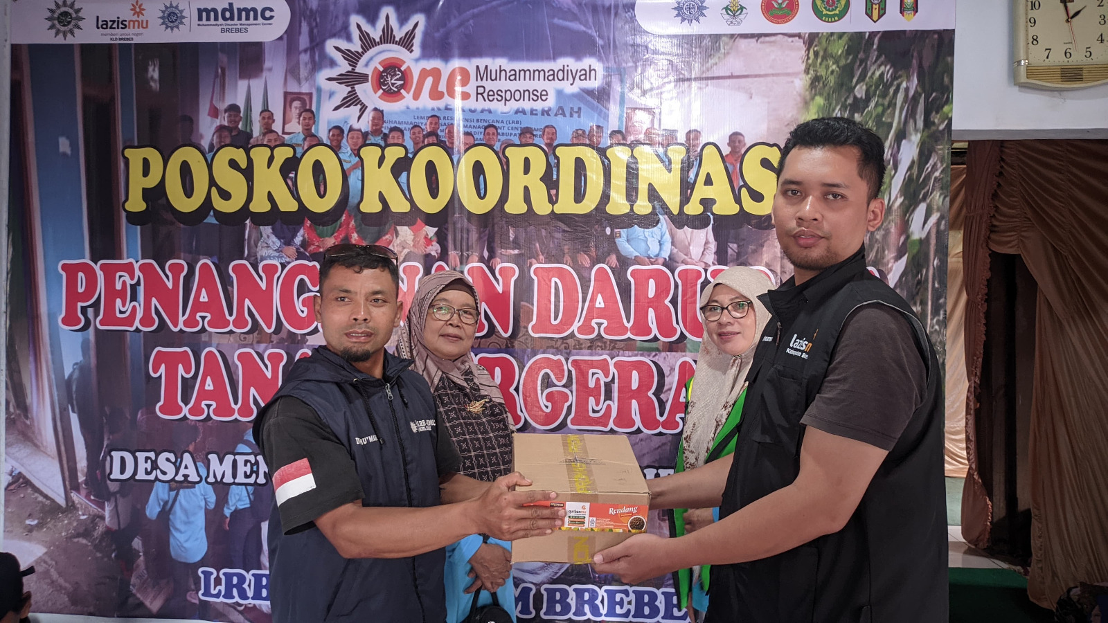Cover Tanah Bergerak Paksa Ratusan Warga Sirampog Mengungsi, Lazismu Salurkan Rendangmu untuk Penyintas