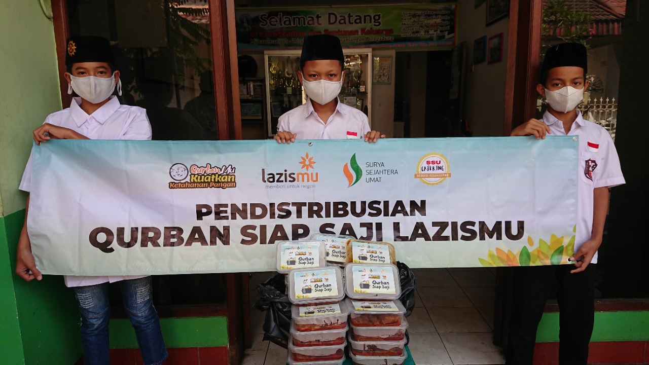 Cover Tak Hanya Daging Segar, Lazismu Salurkan Daging Kurban Siap Saji untuk Panti Asuhan