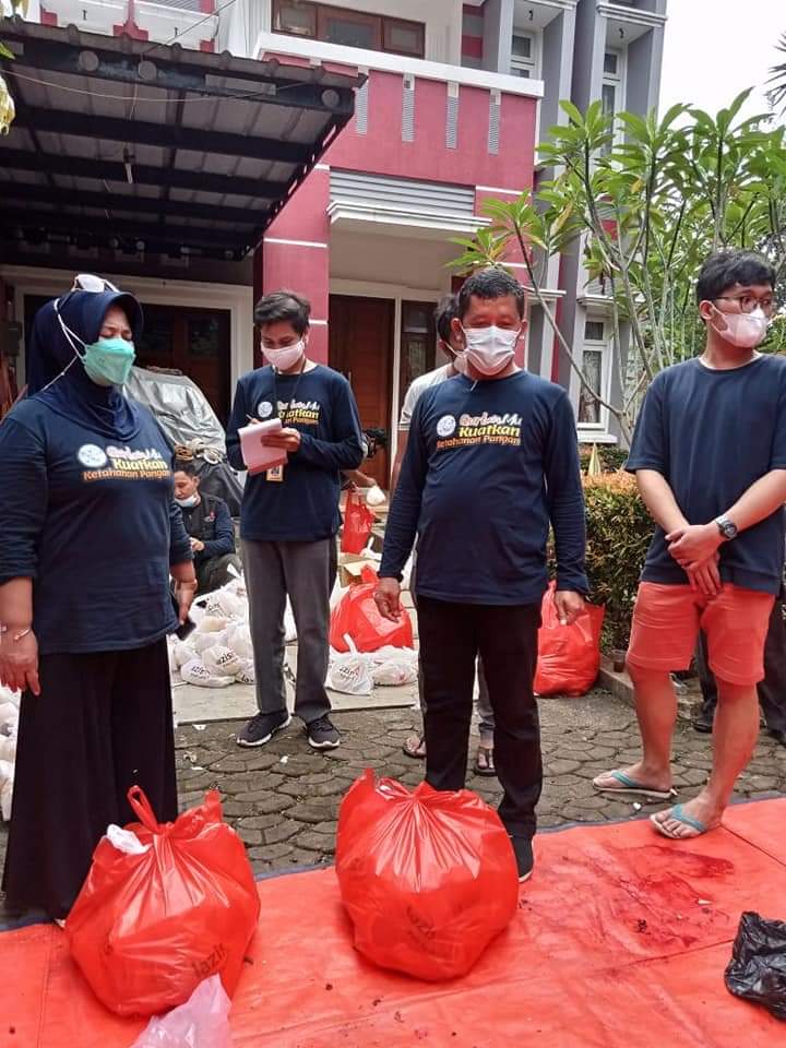 Cover Lazismu Depok Bagikan Daging Kurban ke 16 Titik di Kota Depok