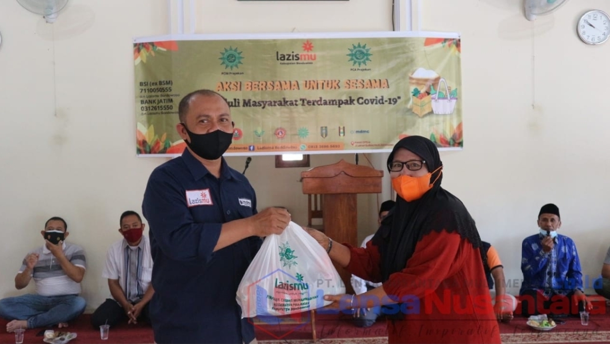 Cover Lazismu Bondowoso, Jawa Timur Bagikan Paket Sembako ke Masyarakat Terdampak Pandemi