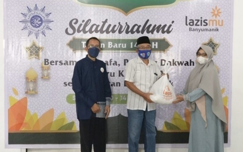 Cover Terus Berbagi, Lazismu Bagikan Paket Sembako Kepada Masyarakat Terdampak PPKM di Semarang