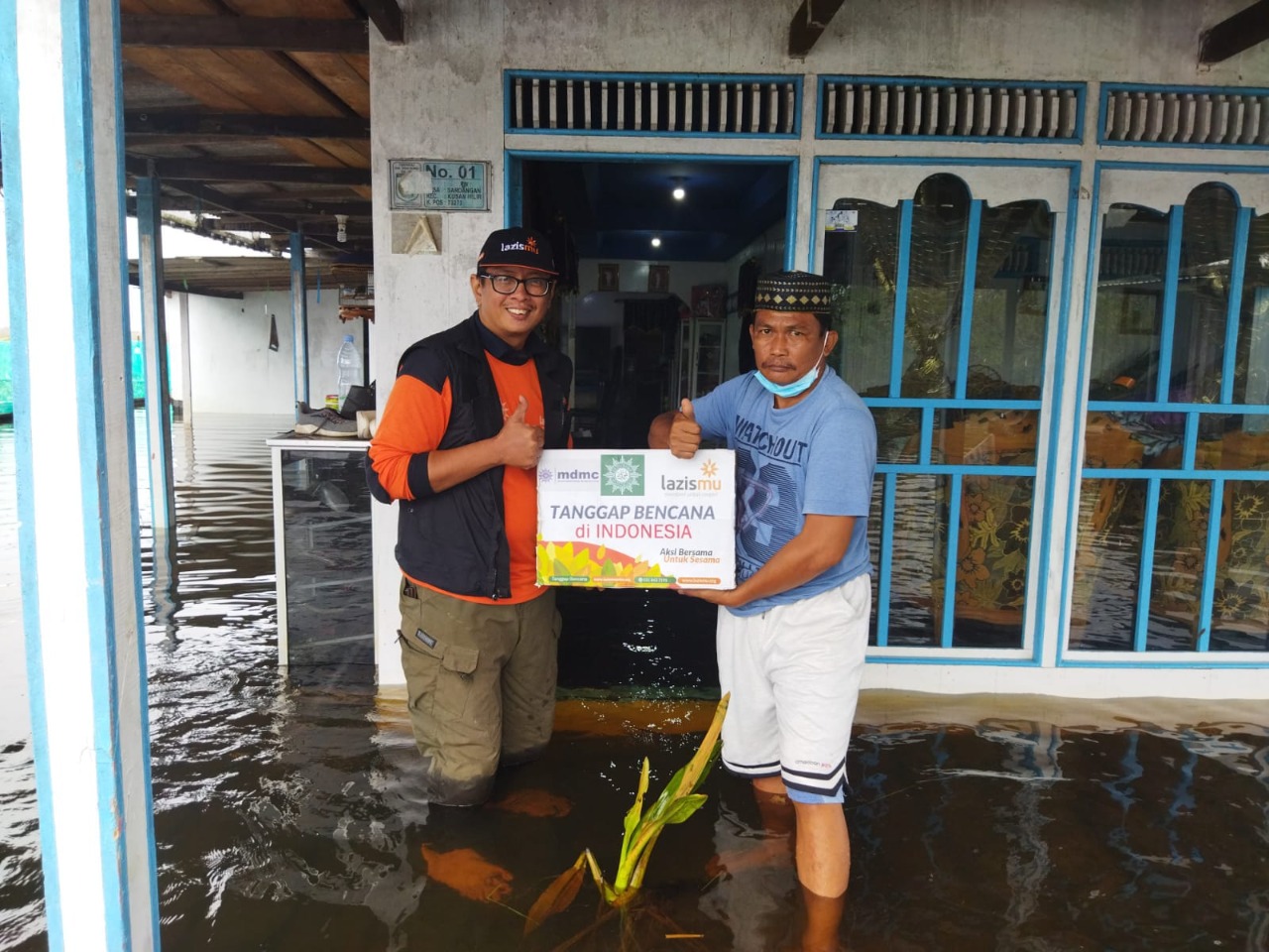 Cover Lazismu dan MDMC Gerak Cepat Salurkan Bantuan untuk Korban Banjir Tanah Bumbu, Kalsel