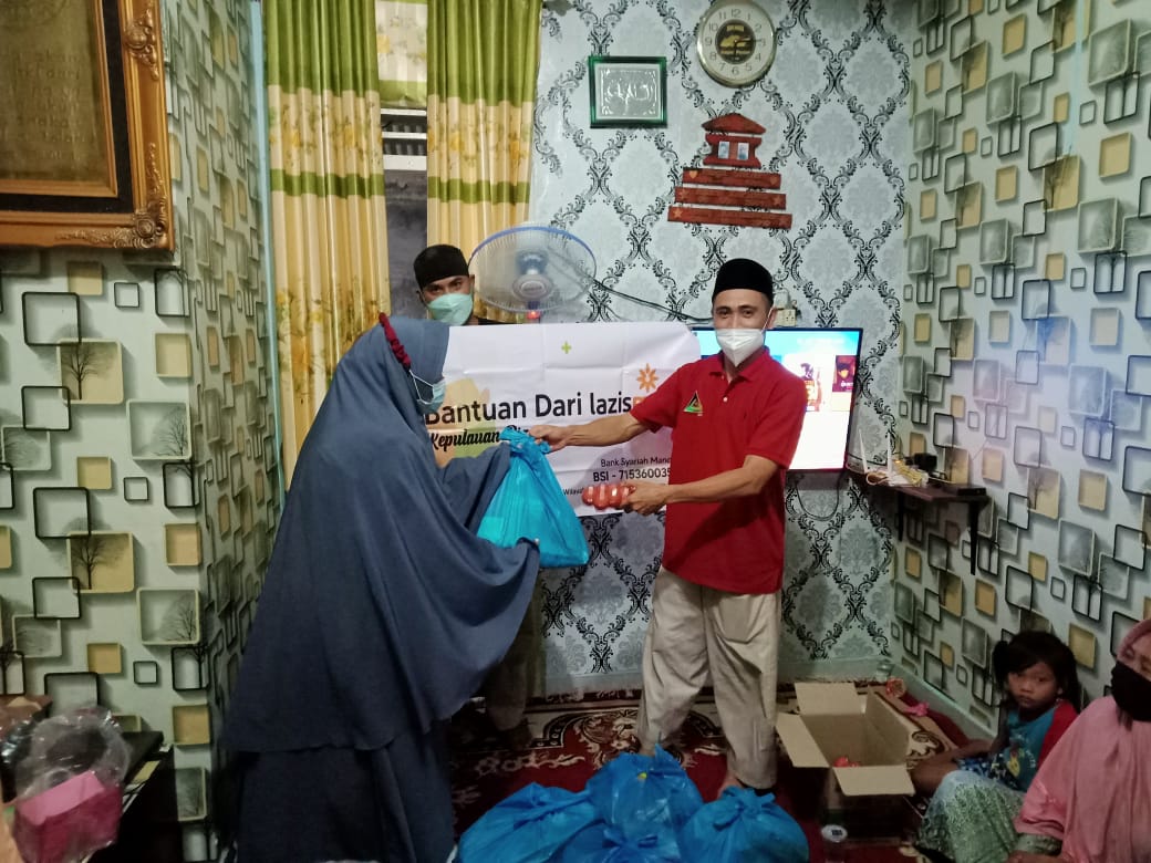 Cover Lazismu Bersama Fokal IMM Bagikan Paket Sembako di Kepulauan Riau