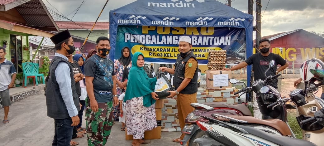 Cover Kebakaran di Riau, Lazismu Berikan Paket Sembako dan Baju Layak Pakai