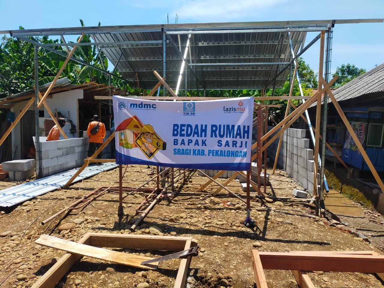 Cover Lazismu Bedah Rumah Marbot Masjid Muhammadiyah di Pekalongan