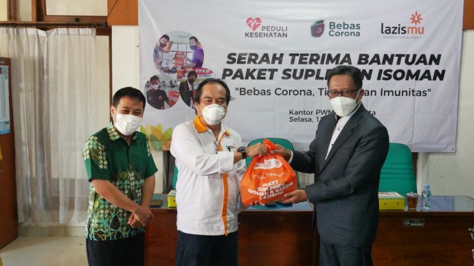 ikhtiar-atasi-pandemi-lazismu-salurkan-bantuan-paket-isoman