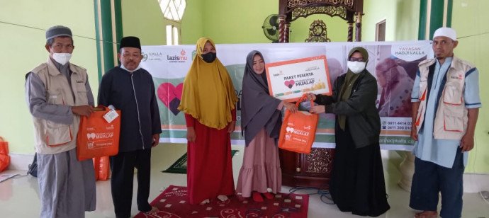 peduli-mualaf-lazismu-dan-yayasan-hadji-kalla-serahkan-bantuan