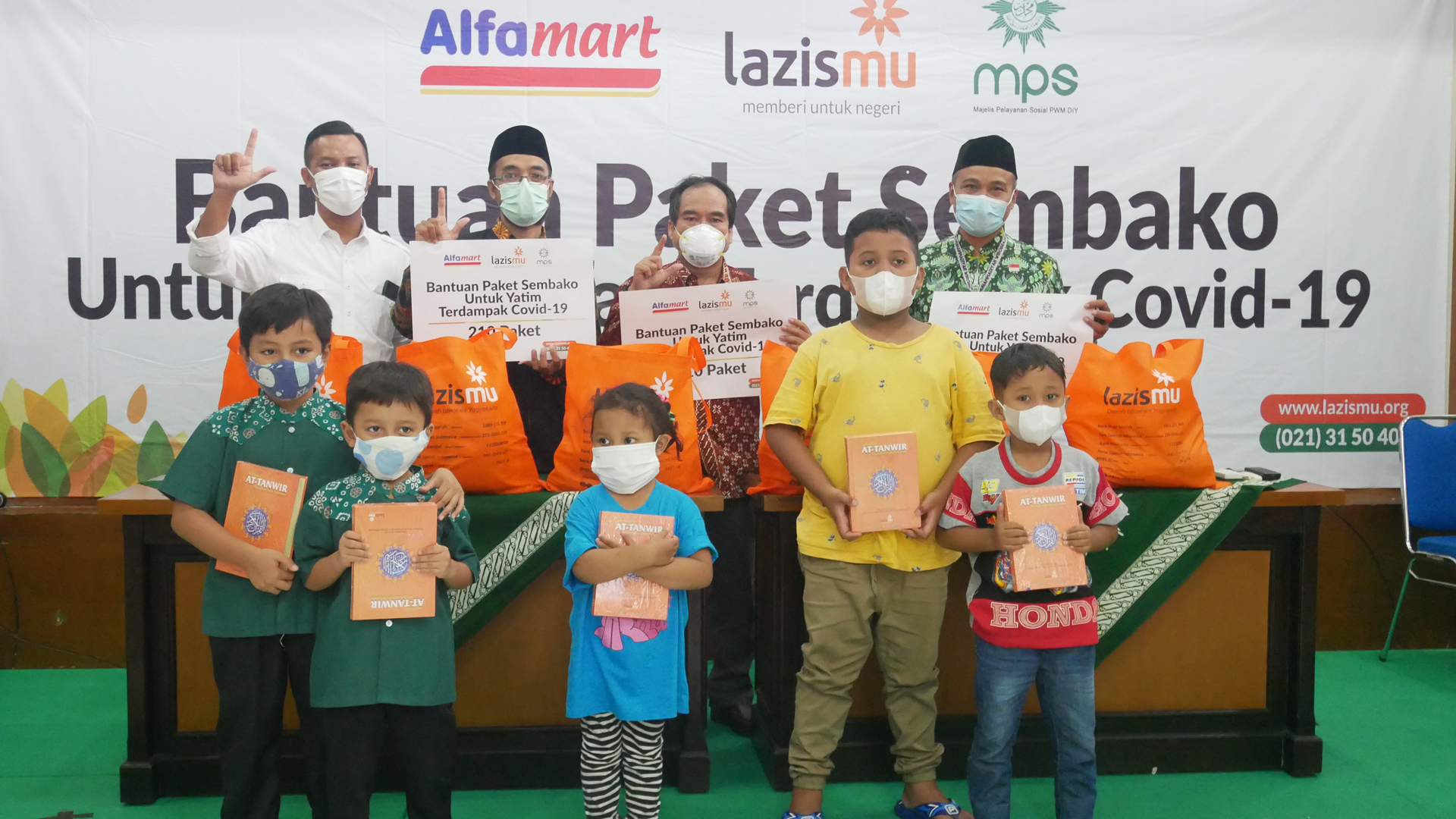 Cover 1000 ANAK YATIM PIATU BARU DI DIY, LAZISMU BERSAMA MPS DAN ALFAMART SERAHKAN BANTUAN