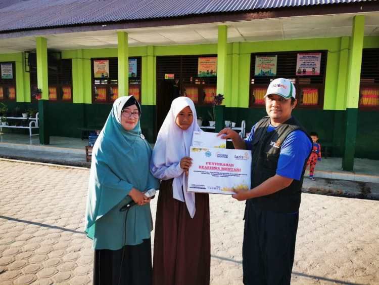Cover Bentuk Akhlak yang Baik, Lazismu Aceh Tenggara Salurkan Beasiswa Mentari