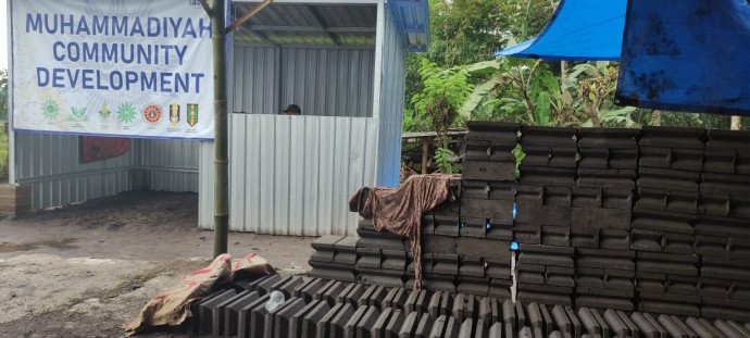 muhammadiyah-gagas-produksi-batako-untuk-pulihkan-ekonomi-warga-terdampak-erupsi-gunung-semeru