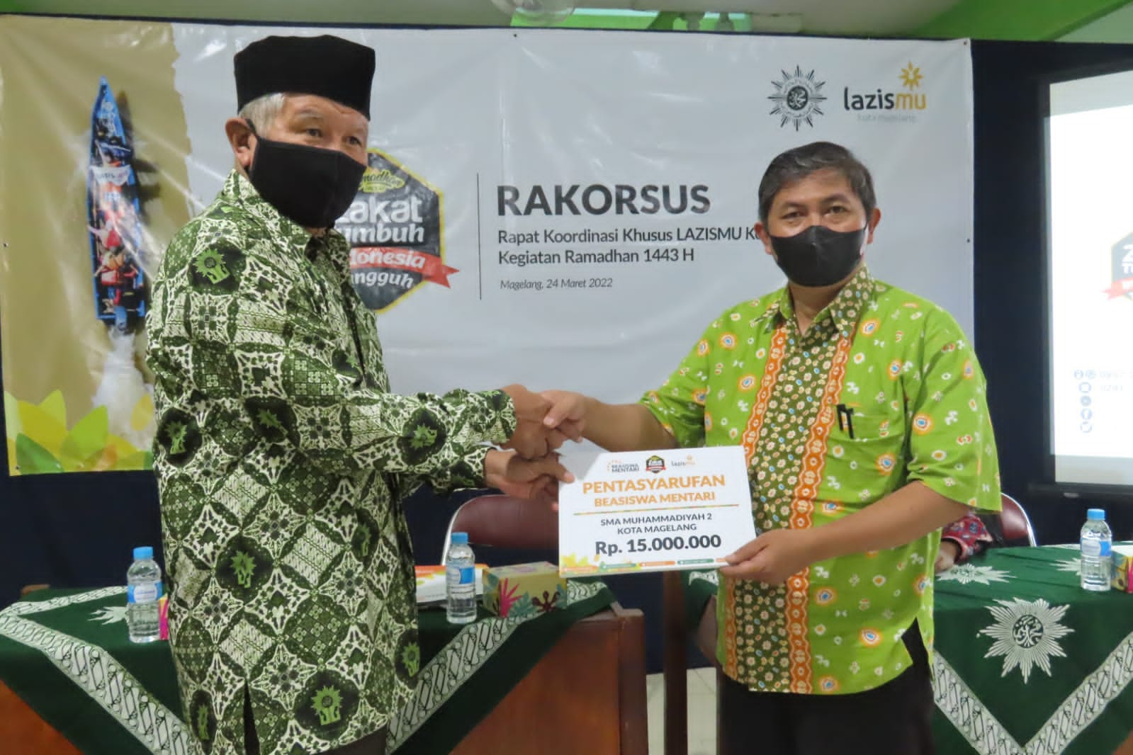 Cover SAMBUT RAMADHAN, LAZISMU SALURKAN AMANAH MUZAKKI MELALUI DUA PILAR PROGRAM