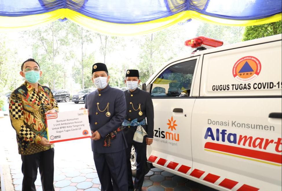 Cover Wali Kota Tangerang Terima Bantuan Mobil Ambulans dari Alfamart dan Lazismu