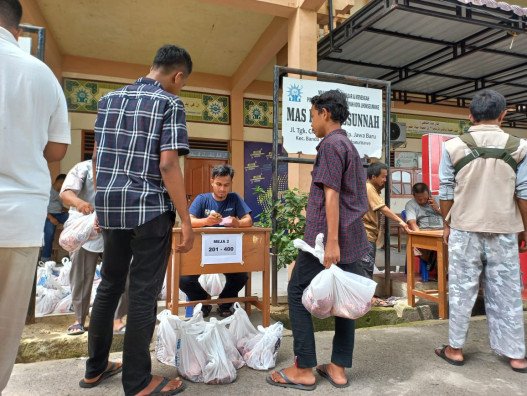 jamin-bebas-pmk-lazismu-bagikan-daging-qurban