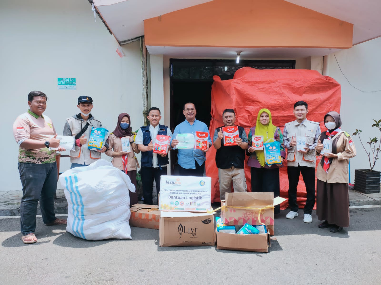 Cover PEDULI BENCANA DI BOGOR, LAZISMU BERIKAN BANTUAN LOGISTIK