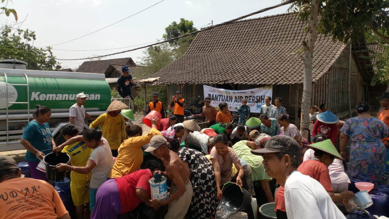 Cover Salurkan 20,000 Liter Air Di Desa Gamongan, Lazismu Bangun Kerja Sama Dengan AMCF